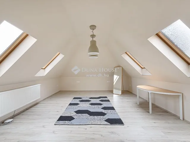 Eladó ház Budapest III. kerület, Testvérhegy 432 nm