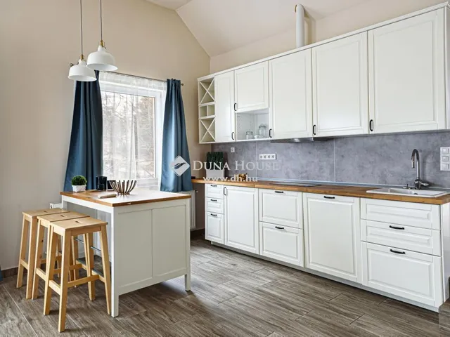 Eladó ház Budapest III. kerület, Testvérhegy 432 nm