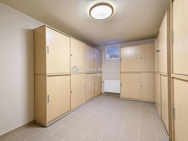 Eladó ház Budapest III. kerület, Testvérhegy 432 nm