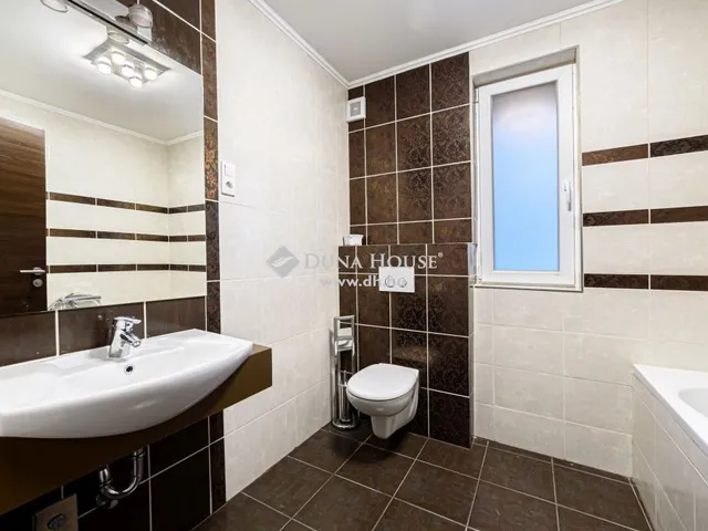 Eladó ház Budapest III. kerület, Testvérhegy 432 nm