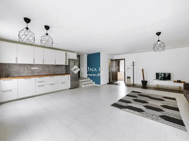 Eladó ház Budapest III. kerület, Testvérhegy 432 nm