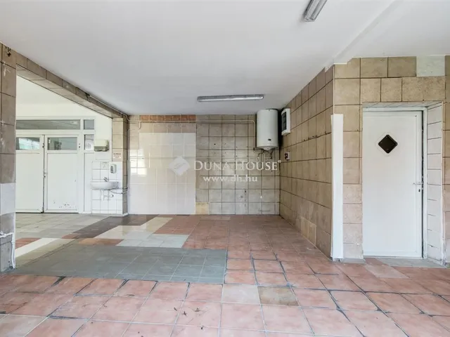 Eladó kereskedelmi és ipari ingatlan Solt 1160 nm