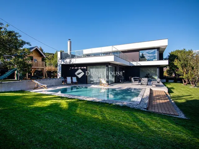 Eladó ház Balatonalmádi 220 nm