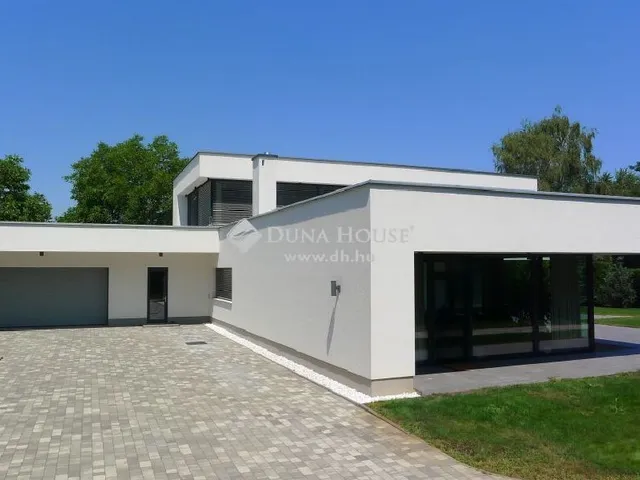 Eladó ház Balatonlelle 370 nm