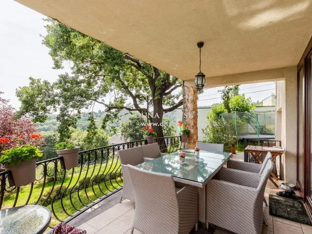 Eladó ház Budaörs 300 nm