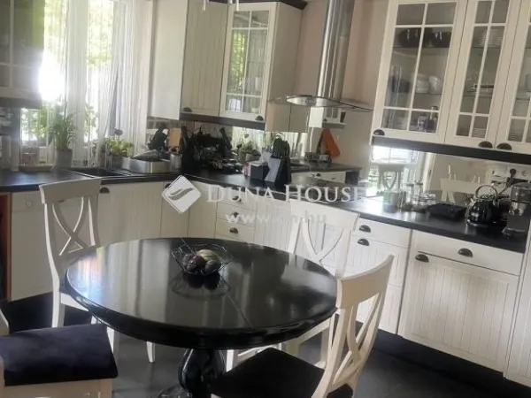 Eladó ház Budapest II. kerület 400 nm