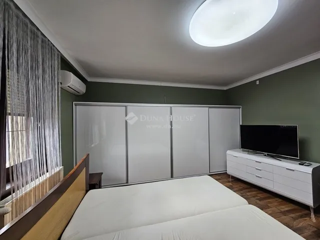 Eladó ház Pócsmegyer 288 nm