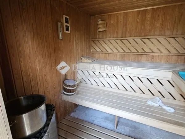 Eladó ház Pócsmegyer 288 nm