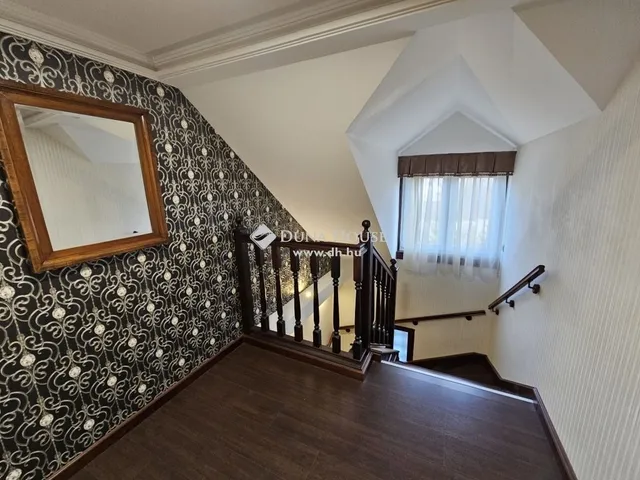 Eladó ház Pócsmegyer 288 nm