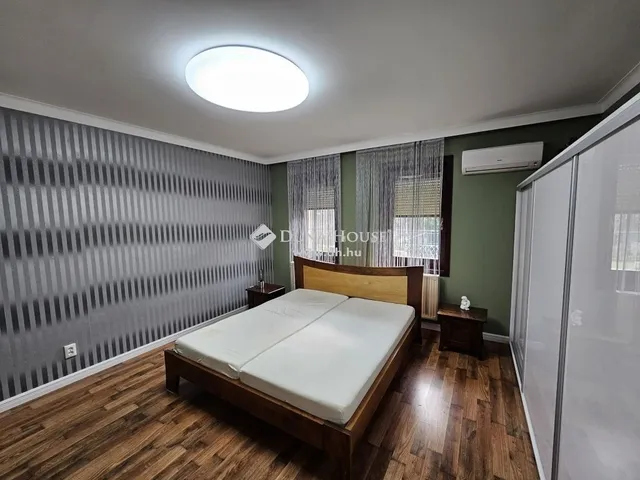 Eladó ház Pócsmegyer 288 nm