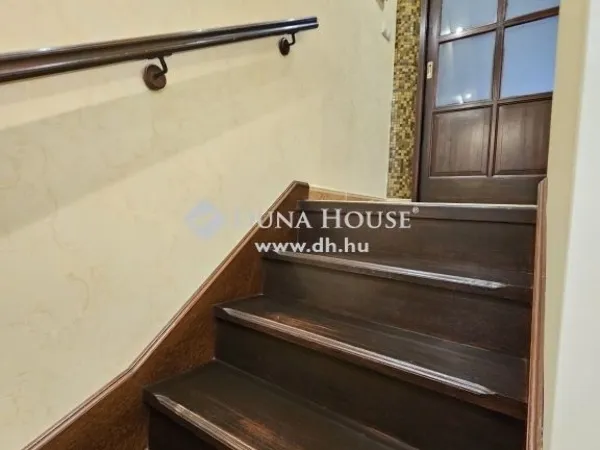 Eladó ház Pócsmegyer 288 nm