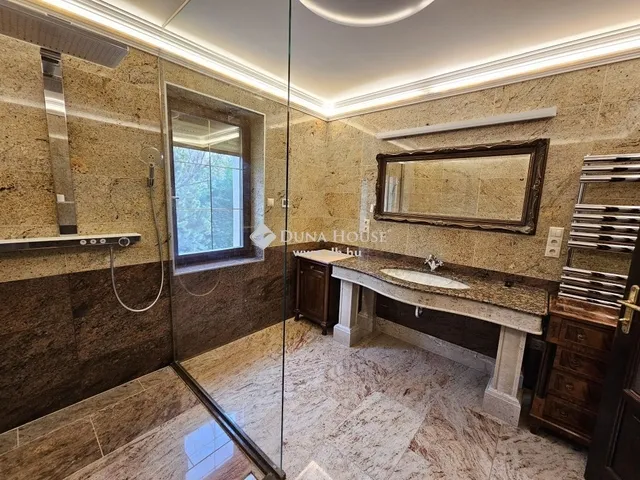 Eladó ház Pócsmegyer 288 nm