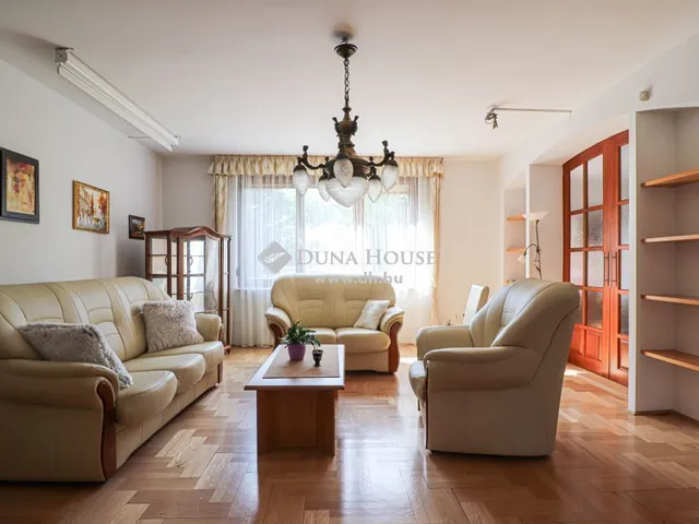 Eladó ház Budapest III. kerület, Csillaghegy 342 nm