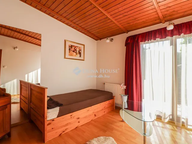 Eladó ház Budapest III. kerület, Csillaghegy 342 nm