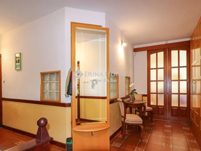 Eladó ház Budapest III. kerület, Csillaghegy 342 nm