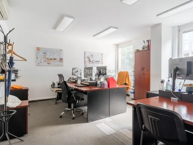 Eladó kereskedelmi és ipari ingatlan Budapest I. kerület 1920 nm