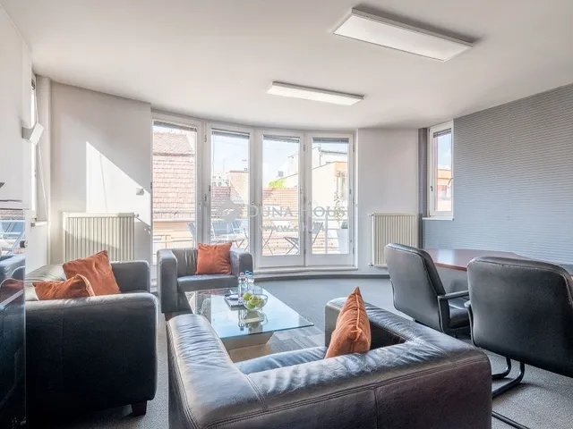 Eladó kereskedelmi és ipari ingatlan Budapest I. kerület 1920 nm