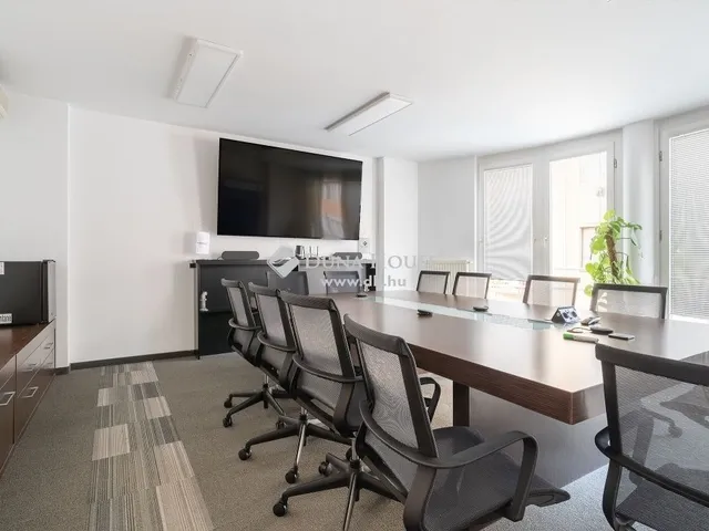 Eladó kereskedelmi és ipari ingatlan Budapest I. kerület 1920 nm