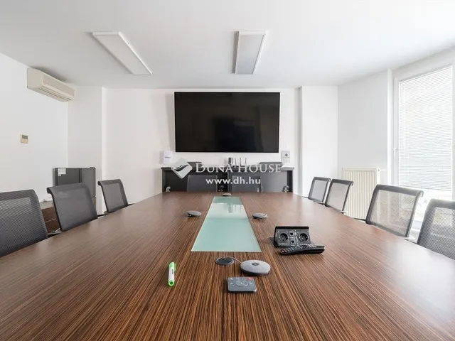 Eladó kereskedelmi és ipari ingatlan Budapest I. kerület 1920 nm