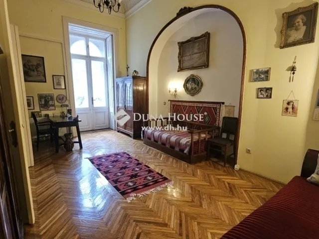 Eladó lakás Budapest VI. kerület, Nagykörúton belüli terület 157 nm