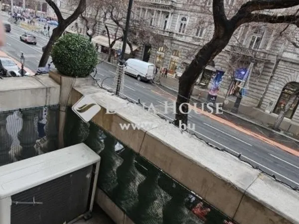 Eladó lakás Budapest VI. kerület, Nagykörúton belüli terület 157 nm