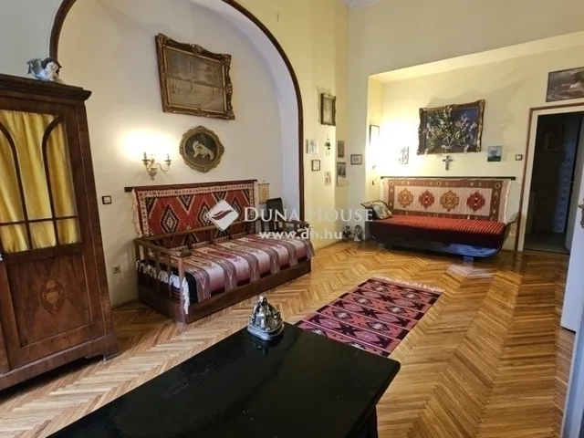 Eladó lakás Budapest VI. kerület, Nagykörúton belüli terület 157 nm