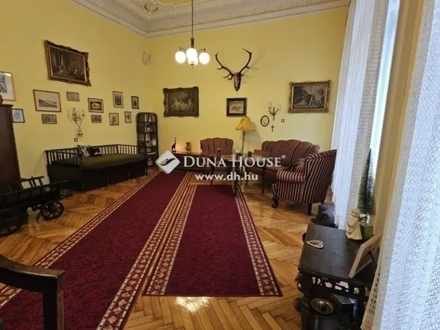 Eladó lakás Budapest VI. kerület, Nagykörúton belüli terület 157 nm