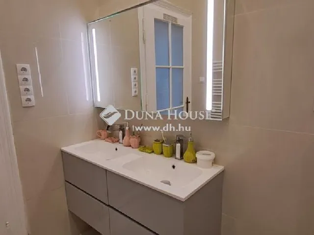 Eladó lakás Budapest VI. kerület, Nagykörúton belüli terület 98 nm