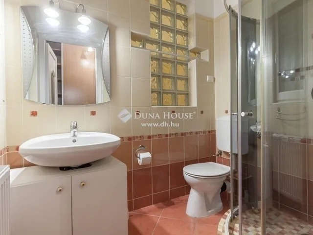 Eladó lakás Budapest VI. kerület, Nagykörúton belüli terület 72 nm