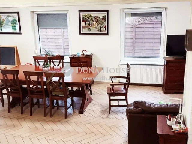 Eladó ház Budapest XVIII. kerület, Szemeretelep 220 nm