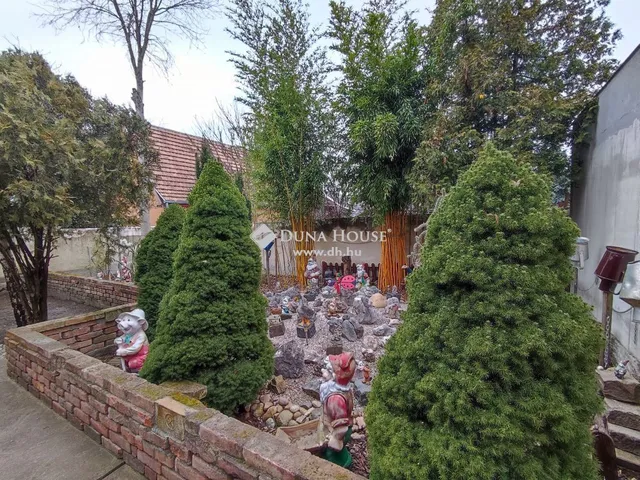 Eladó ház Budapest XVIII. kerület, Kossuth Ferenc-telep 300 nm