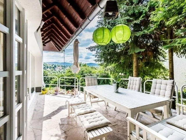 Eladó ház Budapest II. kerület, Máriaremete 267 nm