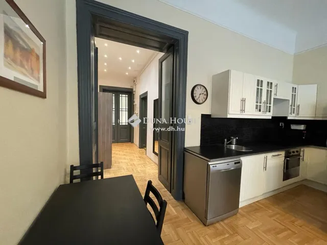 Eladó lakás Budapest VI. kerület, Nagykörúton kívüli terület 71 nm