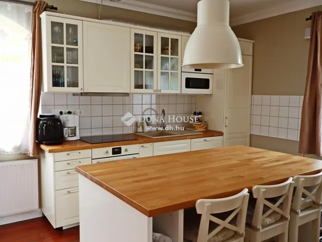 Eladó ház Budapest XVIII. kerület 295 nm