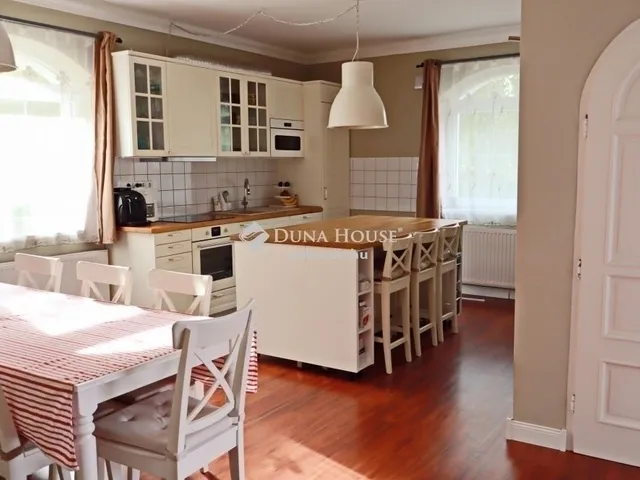 Eladó ház Budapest XVIII. kerület 295 nm