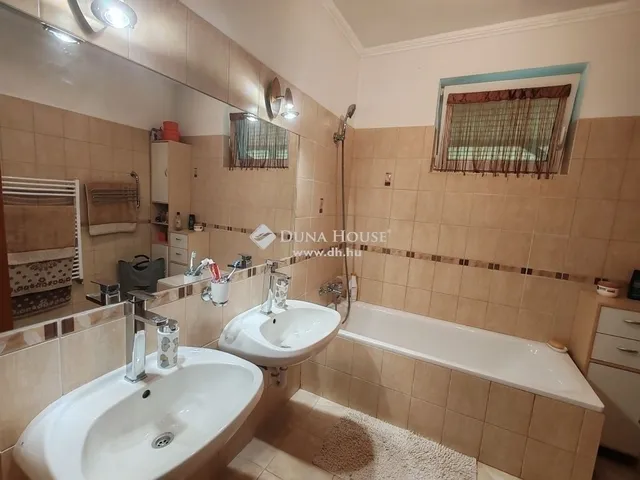 Eladó ház Budapest XVII. kerület, Szárazhegy 196 nm