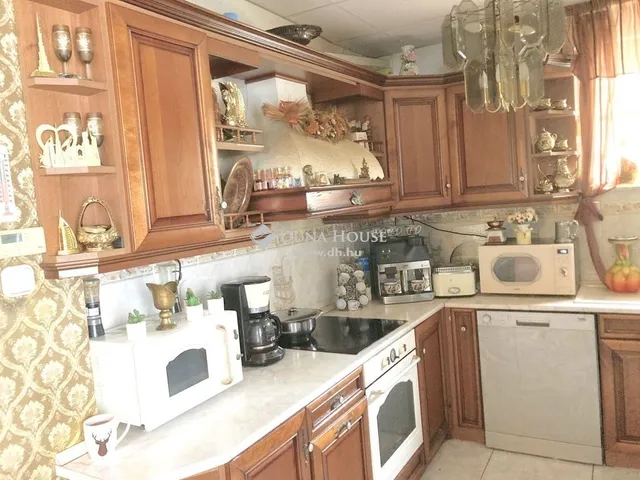 Eladó ház Budapest XVI. kerület 281 nm