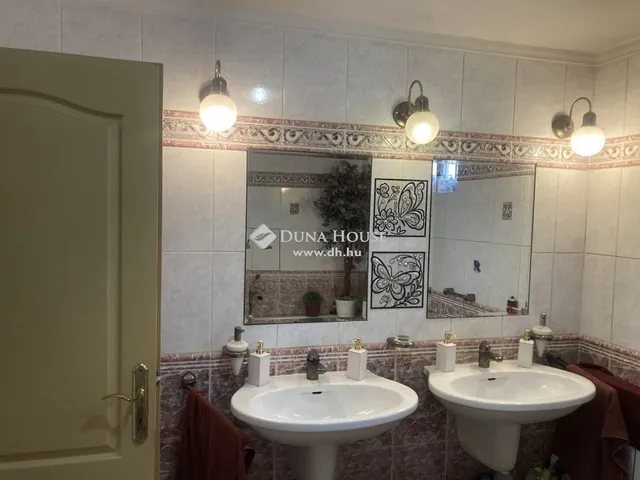 Eladó ház Budapest XVI. kerület 281 nm