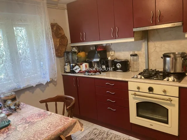 Eladó ház Budapest XVI. kerület 281 nm