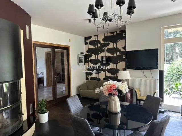 Eladó ház Budapest XVI. kerület 290 nm