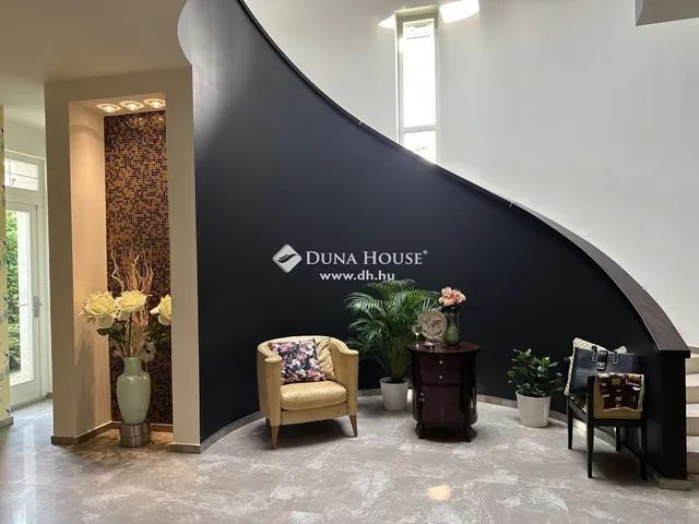 Eladó ház Budapest XVI. kerület 290 nm