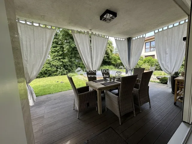 Eladó ház Budapest XVI. kerület 290 nm