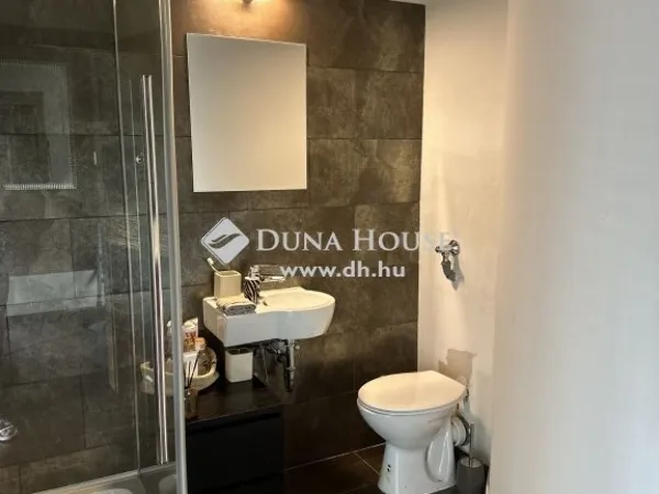 Eladó ház Budapest XVI. kerület 290 nm