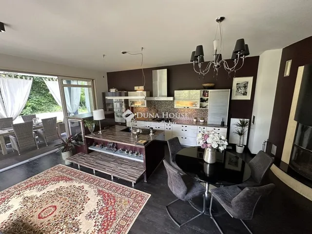 Eladó ház Budapest XVI. kerület 290 nm