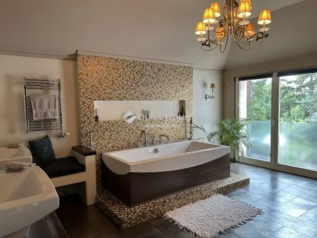 Eladó ház Budapest XVI. kerület 290 nm