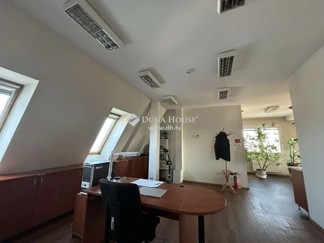 Eladó kereskedelmi és ipari ingatlan Budapest XX. kerület, Pacsirtatelep 514 nm