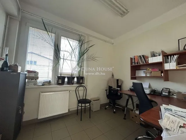 Eladó kereskedelmi és ipari ingatlan Budapest XX. kerület, Pacsirtatelep 514 nm