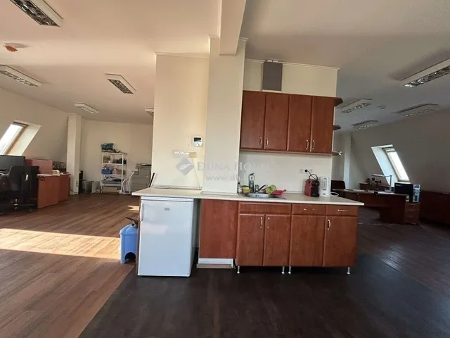 Eladó kereskedelmi és ipari ingatlan Budapest XX. kerület, Pacsirtatelep 514 nm