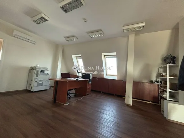 Eladó kereskedelmi és ipari ingatlan Budapest XX. kerület, Pacsirtatelep 514 nm