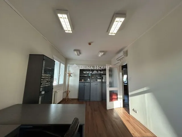 Eladó kereskedelmi és ipari ingatlan Budapest XX. kerület, Pacsirtatelep 514 nm